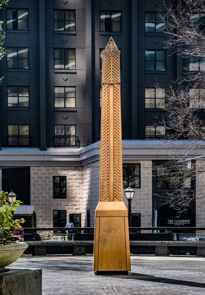 Gold Obelisk in Atlanta — Stock Photo, Image