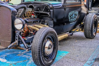 Beyaz Georgia 'dan haydut boyacı Roadster