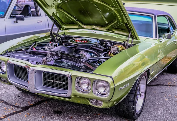 Zöld Pontiac Firebird — Stock Fotó