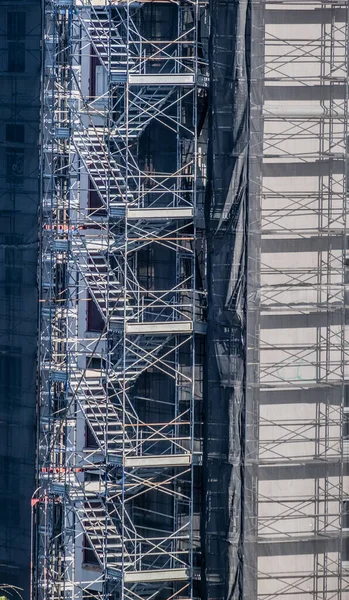 Stahlstufen Auf Einer Umgebauten Baustelle — Stockfoto