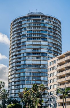 Long BeACH, CALIFORNIA - 21 Nisan 2022: Long Beach Queen Mary de dahil olmak üzere liman manzaralarıyla ünlüdür. 2028 Yaz Olimpiyatları boyunca Long Beach 'te birden fazla spor düzenlenecek..