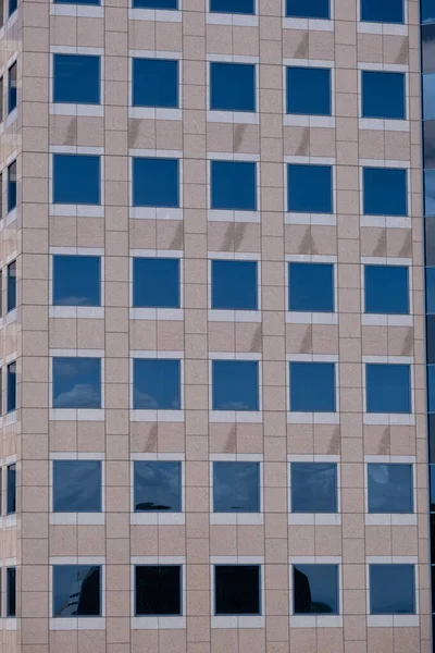 Modernes Bürogebäude Aus Stein Und Glas — Stockfoto