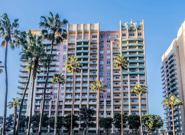 Long BeACH, CALIFORNIA - 21 Nisan 2022: Long Beach Queen Mary de dahil olmak üzere liman manzaralarıyla ünlüdür. 2028 Yaz Olimpiyatları boyunca Long Beach 'te birden fazla spor düzenlenecek..