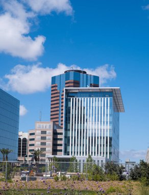 Long BeACH, CALIFORNIA - 21 Nisan 2022: Long Beach Queen Mary de dahil olmak üzere liman manzaralarıyla ünlüdür. 2028 Yaz Olimpiyatları boyunca Long Beach 'te birden fazla spor düzenlenecek..