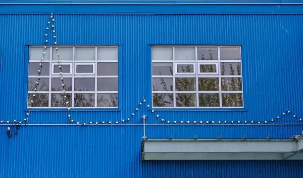Cadena Luces Edificio Metal Azul —  Fotos de Stock