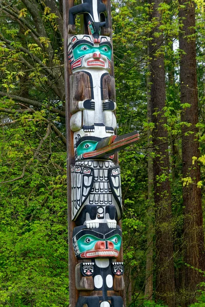 加拿大不列颠哥伦比亚省温哥华市温哥华斯坦利公园的图腾波兰人 — 图库照片