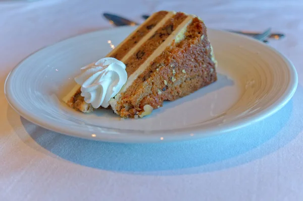 Slice Carrot Cake Dinner Table — Stockfoto