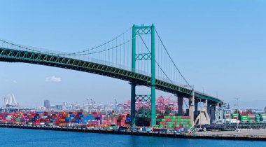 LOS ANGELES, CALIFORNIA - 23 Nisan 2022 Los Angeles Limanı Los Angeles şehir merkezinin 20 mil güneyinde San Pedro Körfezi 'ndeki 43 mil boyunca 7500 dönümlük bir alanı işgal etmektedir..