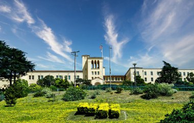 SAN FRANCISCO, CALIFORNIA - 25 Nisan 2022: 700 'den fazla yatağı olan Laguna Honda hastanesi, ülkenin en yetenekli hemşire tesislerinden biridir ve ülkenin geriye kalan tek hastanesidir.