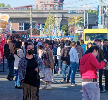 RICHMOND, BRITISH COLUMBIA - 30 Nisan 2022: 2000 'den beri, Richmond Gece Pazarı Kuzey Amerika' nın en büyük Gece Pazarı haline gelmiştir ve yılda 1 milyondan fazla ziyaretçi çekmektedir..