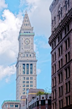 BOSTON, MASSACHUSETTS - 29 Ağustos 2022: Boston, ABD 'nin en eski şehirlerinden biridir ve tarihte zengindir. Bu da barlara, restoranlara ve tarihi mekanlara büyük bir turizm sektörü getiriyor..