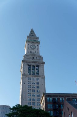 BOSTON, MASSACHUSETTS - 29 Ağustos 2022: Boston, ABD 'nin en eski şehirlerinden biridir ve tarihte zengindir. Bu da barlara, restoranlara ve tarihi mekanlara büyük bir turizm sektörü getiriyor..