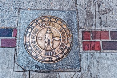 BOSTON, MASSACHUSETTS - 29 Ağustos 2022: Boston, ABD 'nin en eski şehirlerinden biridir ve tarihte zengindir. Bu da barlara, restoranlara ve tarihi mekanlara büyük bir turizm sektörü getiriyor..