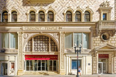 BOSTON, MASSACHUSETTS - 29 Ağustos 2022: Boston, ABD 'nin en eski şehirlerinden biridir ve tarihte zengindir. Bu da barlara, restoranlara ve tarihi mekanlara büyük bir turizm sektörü getiriyor..