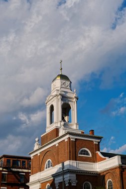 BOSTON, MASSACHUSETTS - 29 Ağustos 2022: Boston, ABD 'nin en eski şehirlerinden biridir ve tarihte zengindir. Bu da barlara, restoranlara ve tarihi mekanlara büyük bir turizm sektörü getiriyor..