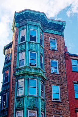 BOSTON, MASSACHUSETTS - 29 Ağustos 2022: Boston, ABD 'nin en eski şehirlerinden biridir ve tarihte zengindir. Bu da barlara, restoranlara ve tarihi mekanlara büyük bir turizm sektörü getiriyor..