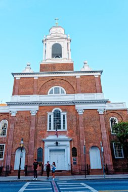 BOSTON, MASSACHUSETTS - 29 Ağustos 2022: Boston, ABD 'nin en eski şehirlerinden biridir ve tarihte zengindir. Bu da barlara, restoranlara ve tarihi mekanlara büyük bir turizm sektörü getiriyor..