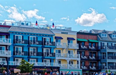 BARBOR, MAINE - 1 Eylül 2022: Maine kıyısındaki Bar Harbor 'da sadece 5.000 kişi yaşıyor ama yolcu gemileri yılda 250.000 turist getiriyor..