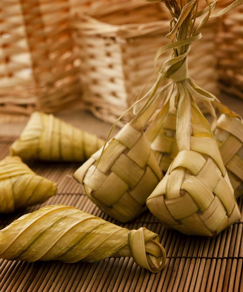 Ketupat ou arroz embalado — Fotografia de Stock