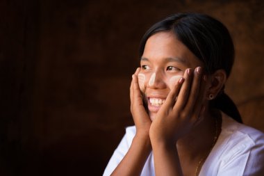 Myanmar kız