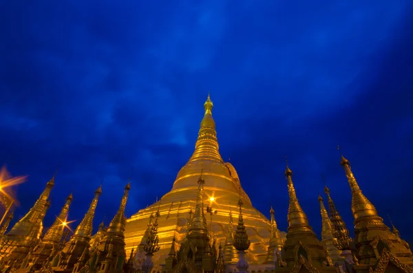 Shwedagon pagoda dorada —  Fotos de Stock