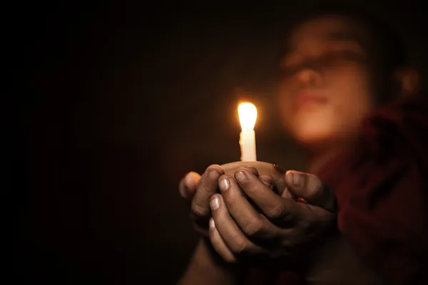 Novizio a lume di candela — Foto Stock