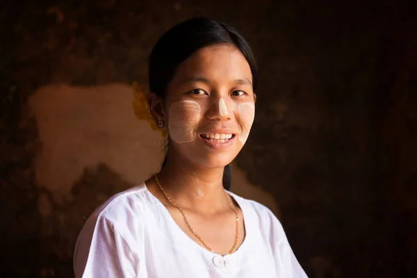 缅甸女孩画像 — 图库照片