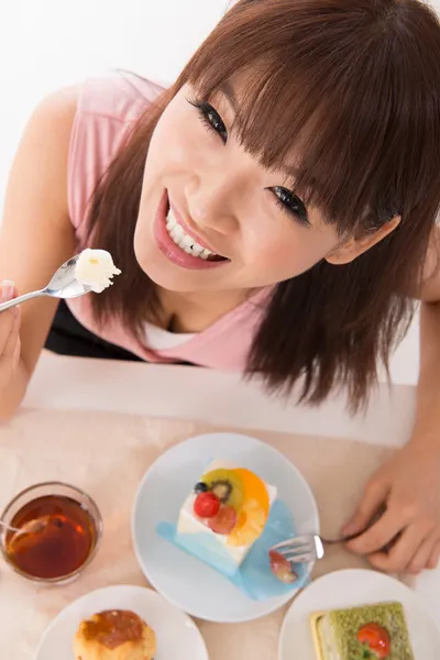 Eating cake. — Stock Photo, Image