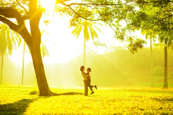 Asiatische Mutter und junge Tochter — Stockfoto