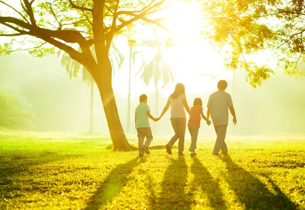 Familia al aire libre — Foto de Stock