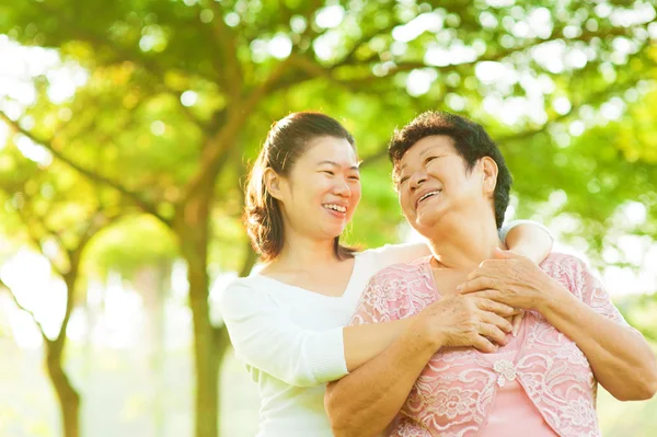 Senior mother and daughter — Stock Photo, Image