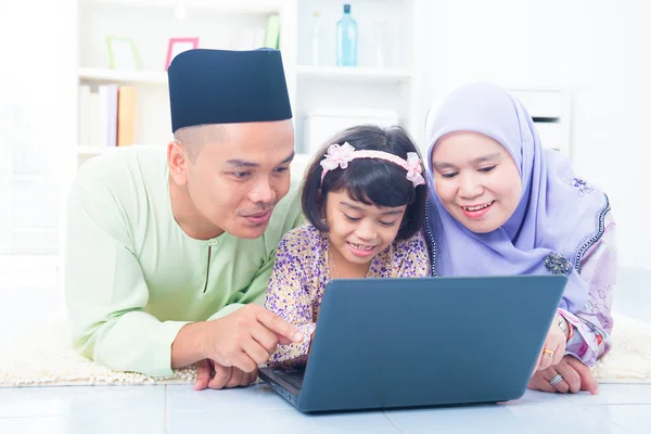 Moslim familie levende levensstijl — Stockfoto