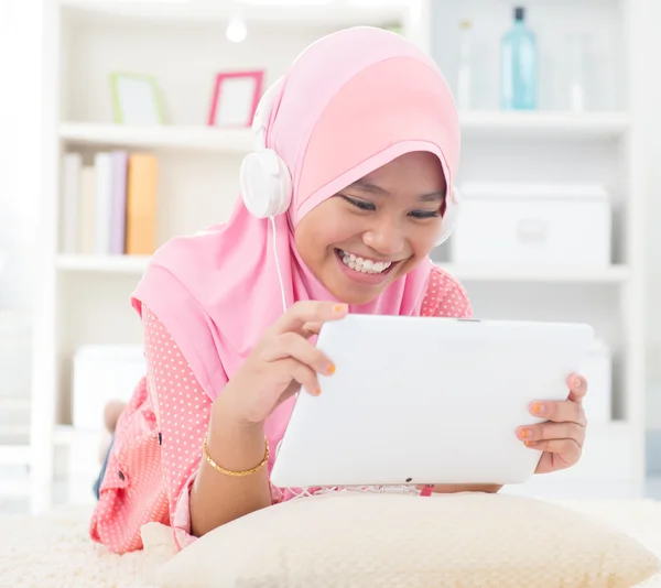 Südostasiatischer Teenager — Stockfoto