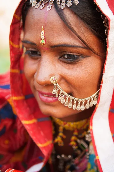 伝統的なインドの若い女性 ストック画像