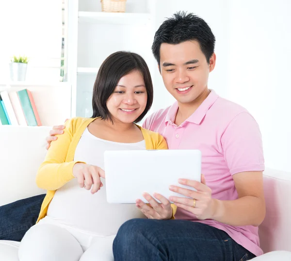 Familie zu Hause — Stockfoto