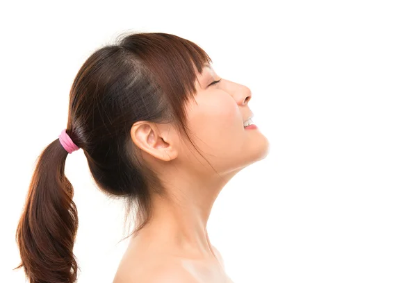Asiático skincare mulher vista lateral respiração profunda refrescante — Fotografia de Stock