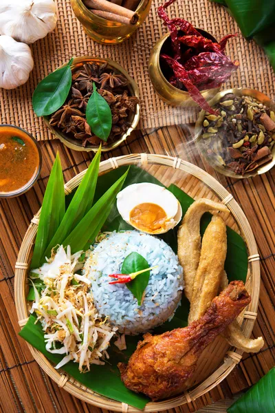 Comida malaya nasi kerabu — Foto de Stock