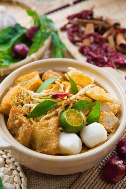 Singapurlu curry noodle