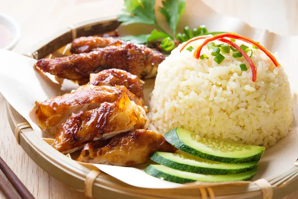 Maleisië gegrilde kip rijst. — Stockfoto