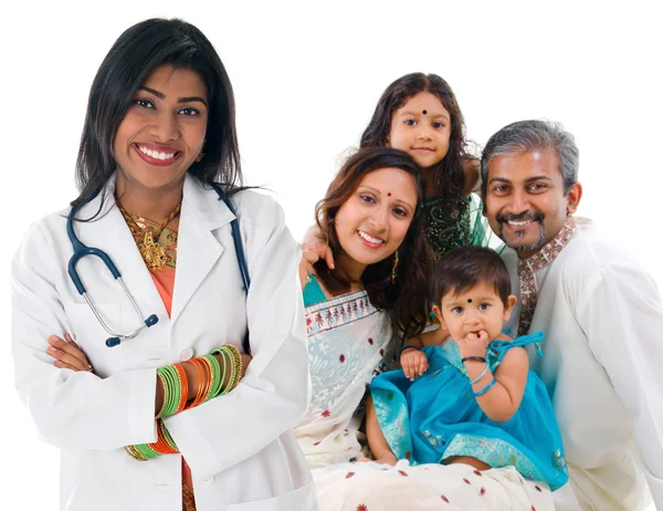 Indian female medical doctor and patient family. — Stock Photo, Image