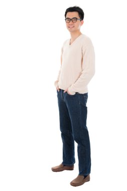 ön görünüm tam vücut rahat Asyalı adam