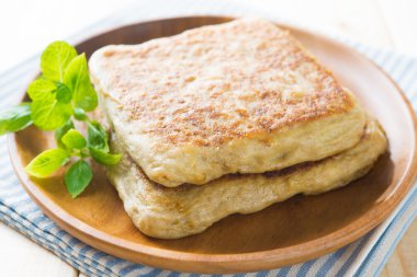 Arap gıda martabak veya murtabak, ayrıca mutabbaq