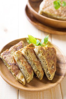 martabak veya murtabak, ayrıca mutabbaq