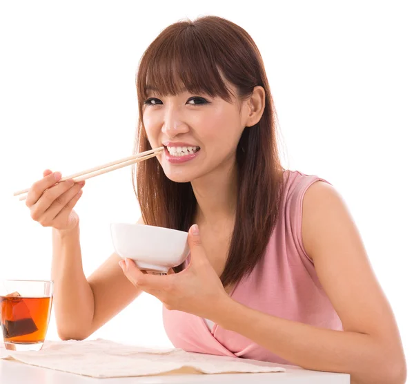 Mulher asiática comer arroz — Fotografia de Stock