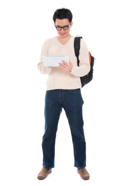 Asya Yetişkin öğrenci Tablet PC'yi kullanma