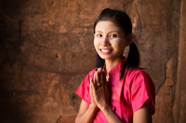 Myanmar kız karşılama