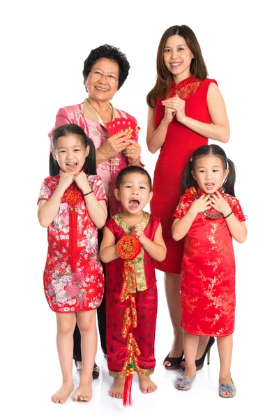 Азіатський китайські родини святкують китайський новий рік — стокове фото