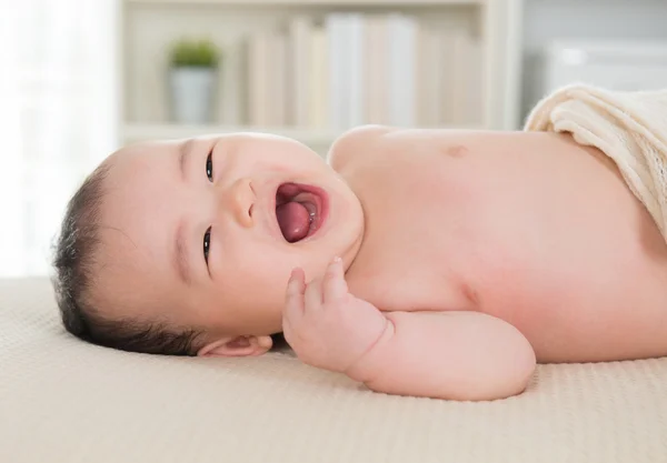 Rindo bebê — Fotografia de Stock