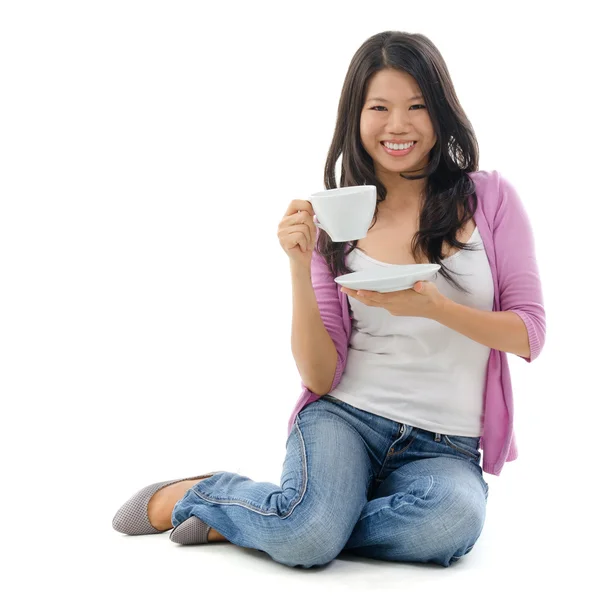 Asian female drinking tea — Stock Photo, Image