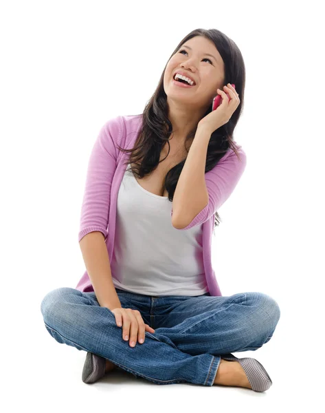 Asian woman talking on smartphone — Stock Photo, Image